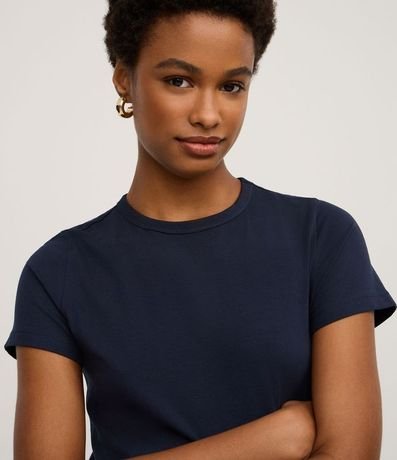 Blusa Slim Básica en Algodón Peruano con Cuello Redondo 3