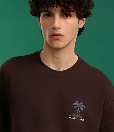 Remera Relaxed en Algodón con Estampa de Palmeras y Lettering Work Hard 5