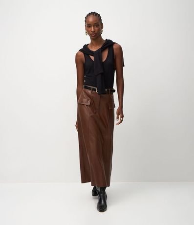 Pollera Evasê Midi en PU con Trabillas y Solapas Delanteras