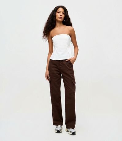 Pantalón Recto Comfort en Sarga con Bolsillos Cargo