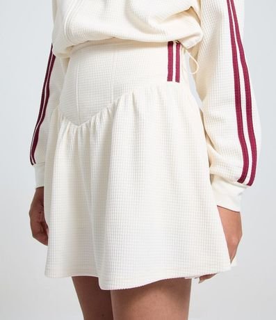 Short Pollera en Malla Waffle con Rayas Laterales 2