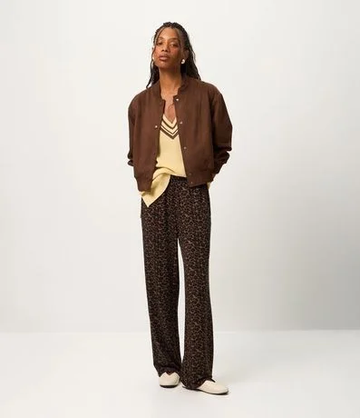 Campera Bomber en Gamuza con Bajo Ayustadas y Recortes 2