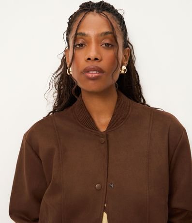 Campera Bomber en Gamuza con Bajo Ayustadas y Recortes 3