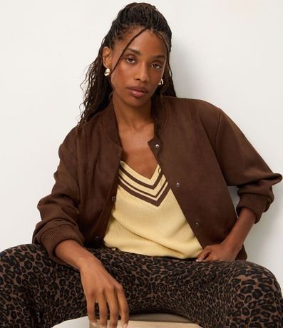 Campera Bomber en Gamuza con Bajo Ayustadas y Recortes 5