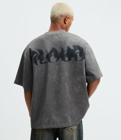 Remera Oversized en Media Malla con Estampa Lettering y Bordado 3
