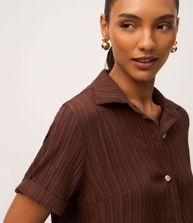 Camisa Texturizada en Viscosa con Botones Diferenciados 3