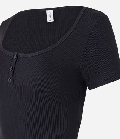 Blusa en Rib con Botones en el Escote 5
