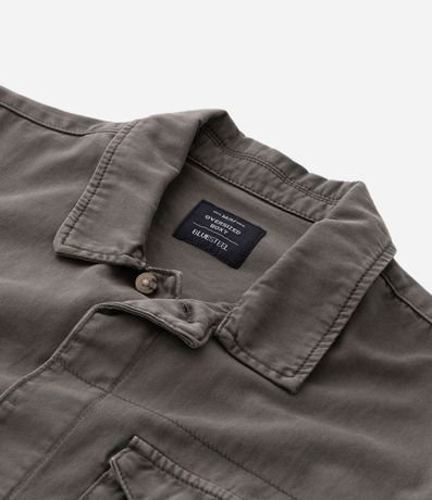 Camisa Overboxy en Sarga con Bolsillo Sobre Delantero 6
