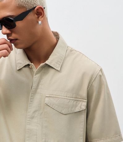 Camisa Overboxy en Sarga con Bolsillo Sobre Delantero 3