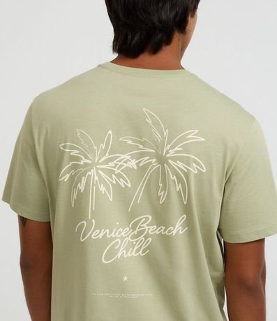 Remera Comfort en Algodón Peruano con Estampa Lettering Palmeras 3