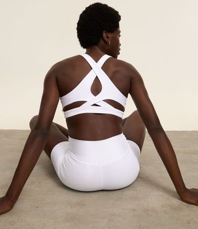 Top Halter Deportivo en Microfibra Brillante con Recortes Traseros 2