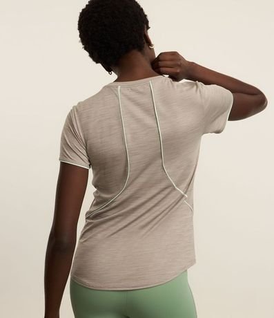 Remera Deportiva con Tecnologia Dry y Friso en la Espalda