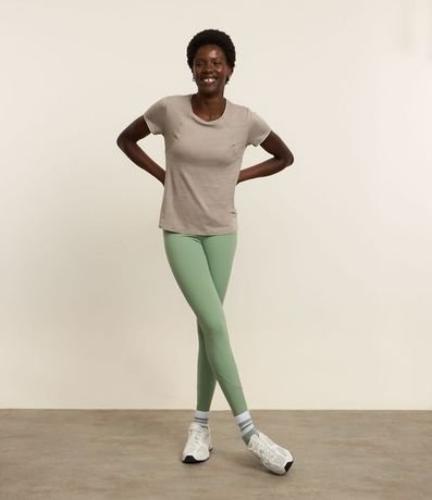 Remera Deportiva con Tecnologia Dry y Friso en la Espalda 3