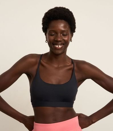 Top Copa Deportiva en Microfibra con Breteles Finos Cruzados