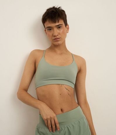 Top Copa Deportiva en Microfibra con Breteles Finos Cruzados