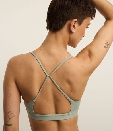 Top Copa Deportiva en Microfibra con Breteles Finos Cruzados 3