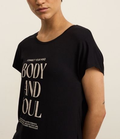 Remera Amplia Deportiva en Viscosa con Estampa Body and Soul 2