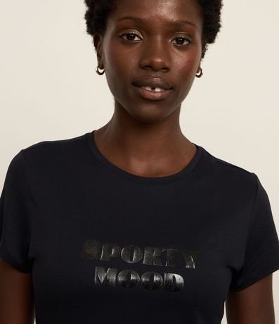 Remera Deportiva con Tecnologia Dry y Lettering Sporty Mood