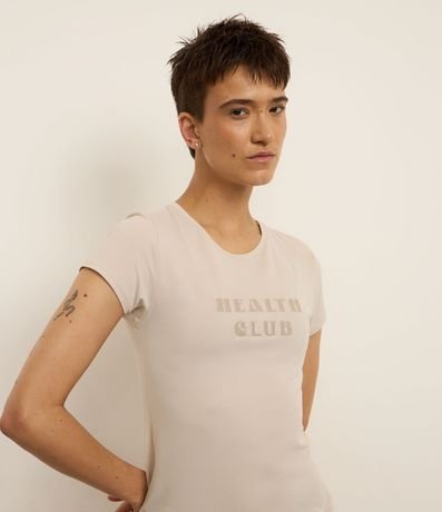 Remera Deportiva con Tecnologia Dry y Lettering Health Club