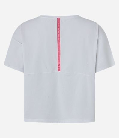 Remera Cropped Deportiva en Microfibra Texturizada con Detalle en la Espalda 5
