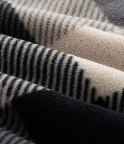 Saco Infantil en Fleece con Estampa de Cuadros y Capucha – Talle 5 a 14 años 3