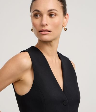 Chaleco de Sastrería con Escote V y Cuatro Botones 3