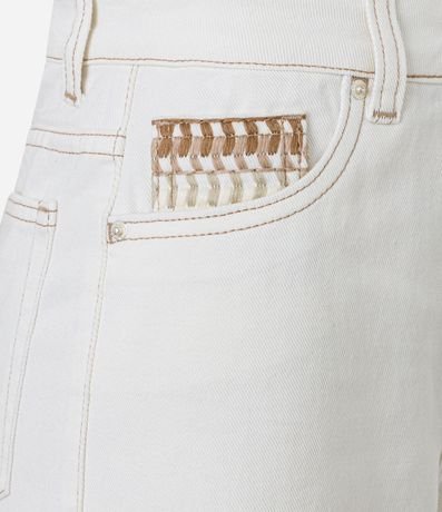 Bermuda Mom Cintura Mediana en Sarga con Detalle Bordado 6