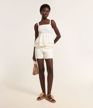 Bermuda Mom Cintura Mediana en Sarga con Detalle Bordado 1