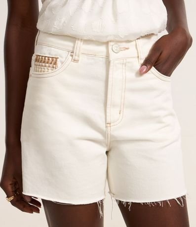 Bermuda Mom Cintura Mediana en Sarga con Detalle Bordado 3