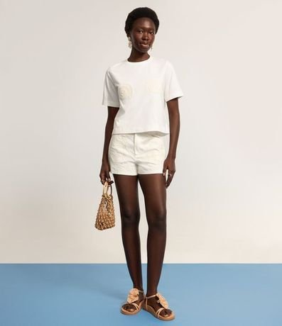 Short Slim Cintura Alta en Sarga con Bordado Floral 5