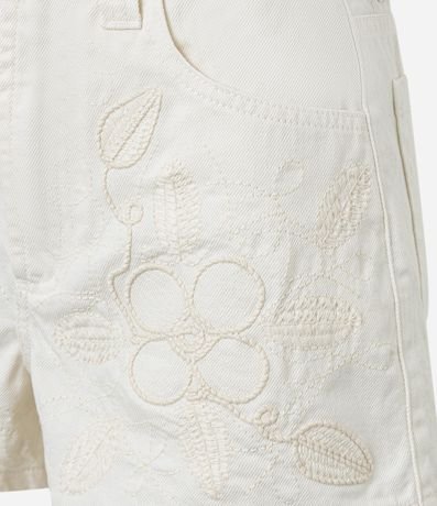 Short Slim Cintura Alta en Sarga con Bordado Floral 7