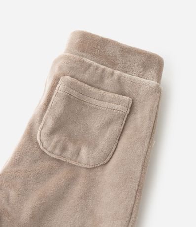 Conjunto Infantil en Plush con Campera Bordada y Pantalón – Talle 0 a 18 Meses 9