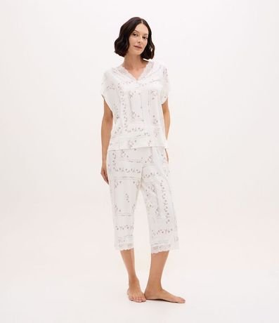 Pijama Capri Peach Touch con Encaje y Estampado Floral 2