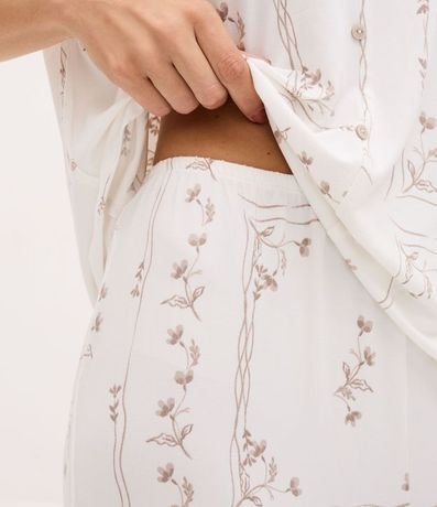 Pijama Capri Peach Touch con Encaje y Estampado Floral 3