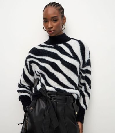 Suéter con Textura Peluciada y Estampa de Animal Print