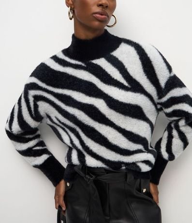 Suéter con Textura Peluciada y Estampa de Animal Print 2