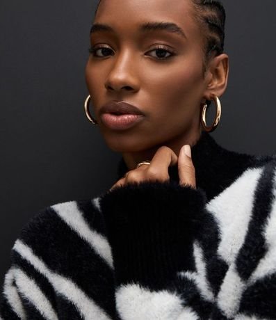 Suéter con Textura Peluciada y Estampa de Animal Print 3