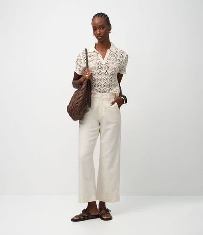 Pantalón Recto Cropped en Algodón con Bordado Floral