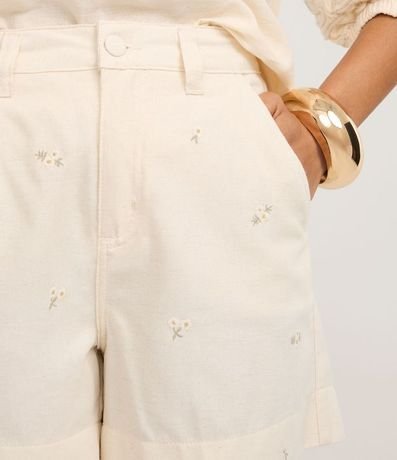Short Cintura Alta en Algodón con Bordado Floral 4