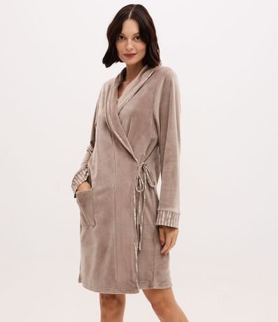 Bata de Baño Regular en Plush con Detalles en Pipping