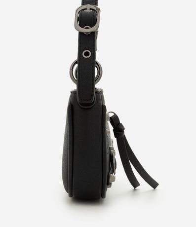 Cartera Baguette con Detalles en Metal y Asa Ajustable 3