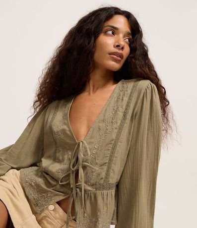 Blusa Bata con Bordado y Lazo Delantero