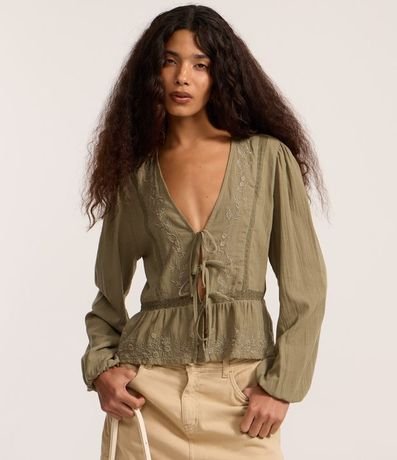 Blusa Bata con Bordado y Lazo Delantero 3