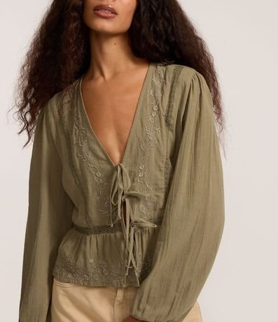 Blusa Bata con Bordado y Lazo Delantero 4