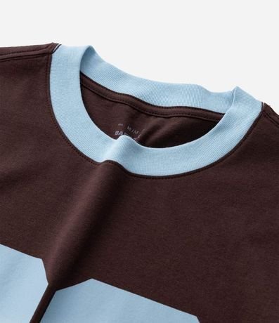 Remera Deportiva Baby Tee con Rib y Estampa Lettering 86 3