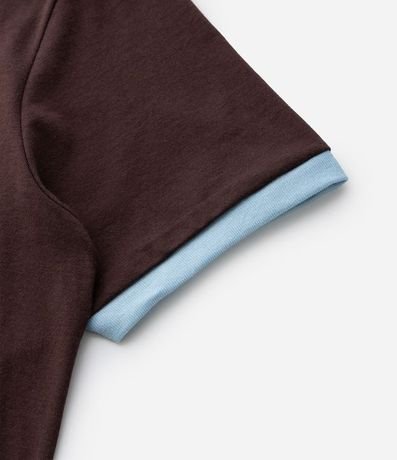 Remera Deportiva Baby Tee con Rib y Estampa Lettering 86 5