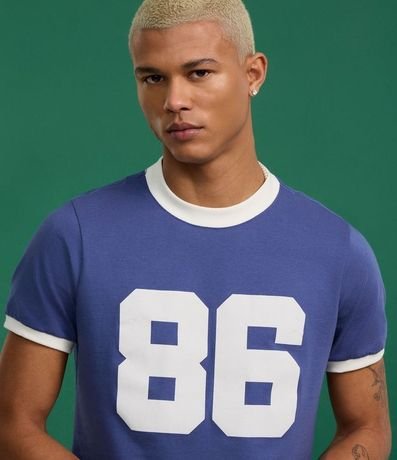 Remera Deportiva Baby Tee con Rib y Estampa Lettering 86 3