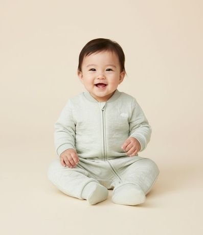 Mono Infantil en Capitoneada con Nubes Bordadas – Talle RN a 18 Meses