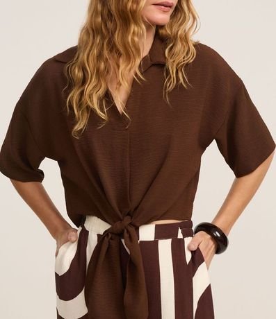 Blusa en Airflow con Cuello Polo y Lazo en la Bajo 4