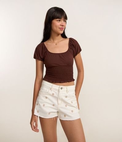 Short Slim Cintura Mediana en Sarga con Bordado Floral 2